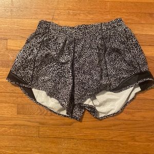 Black and white lululemon shorts